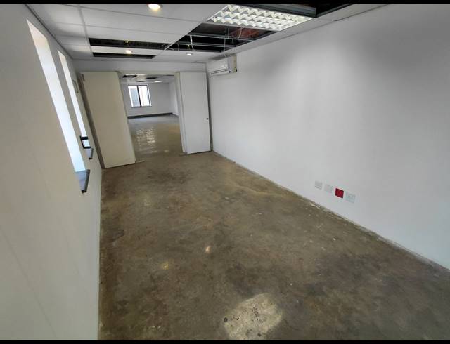 155M² OFFICE TO LET IN MAGALIESSIG